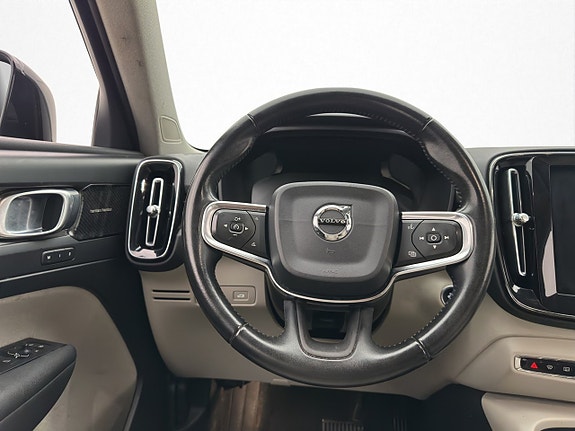 Volvo XC40 16 of 30