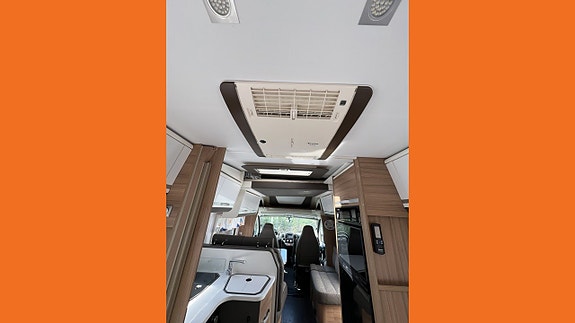 Adria Matrix M 670 SLT, Aut, Alde, AC, Ugn, låga bäddar Scan 9 of 10