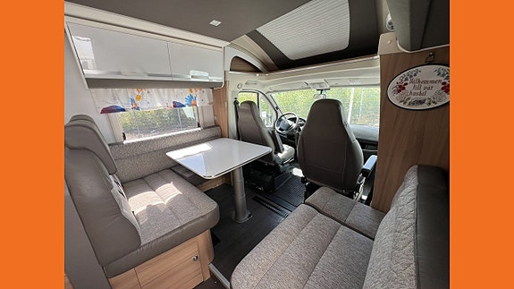 Adria Matrix M 670 SLT, Aut, Alde, AC, Ugn, låga bäddar Scan 2 of 10
