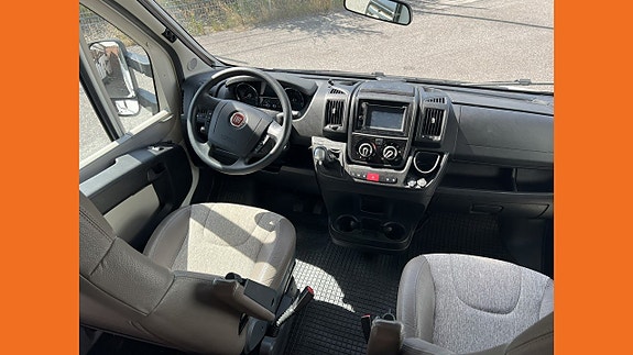 Adria Matrix M 670 SLT, Aut, Alde, AC, Ugn, låga bäddar Scan 3 of 10