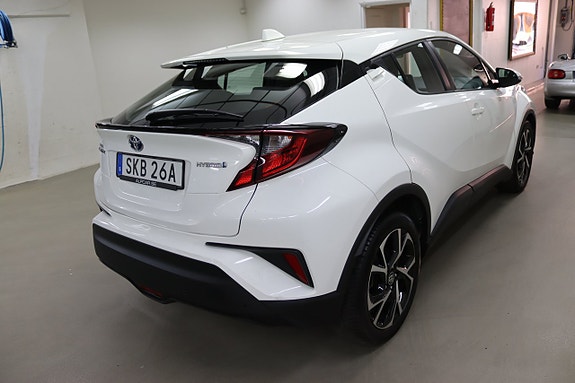 Toyota C-HR 6 of 19