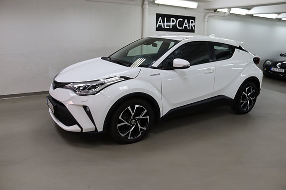 Toyota C-HR 2 of 19