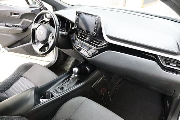 Toyota C-HR 13 of 19
