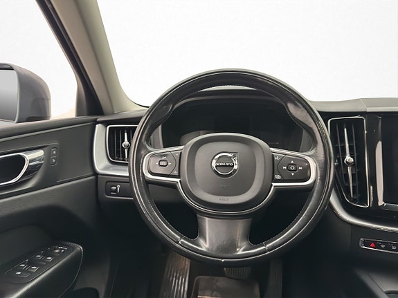 Volvo XC60 10 of 26