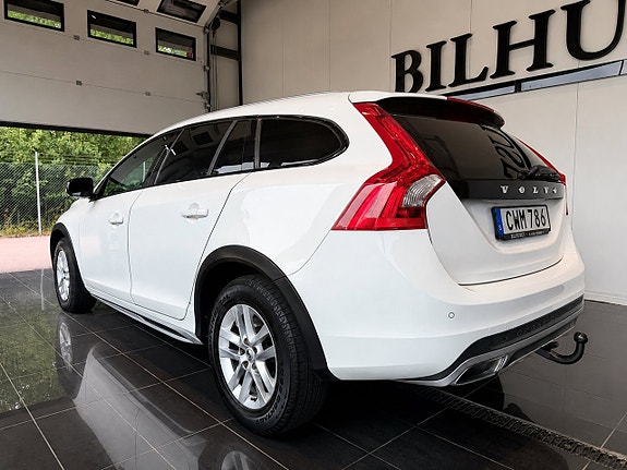 Volvo V60 Cross Country 3 of 8