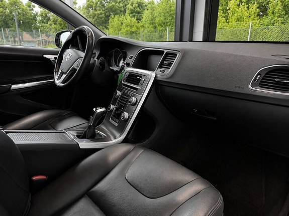 Volvo V60 Cross Country 7 of 8