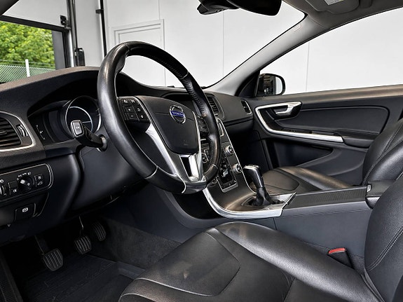 Volvo V60 Cross Country 4 of 8