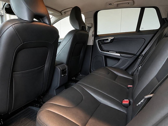 Volvo V60 Cross Country 6 of 8