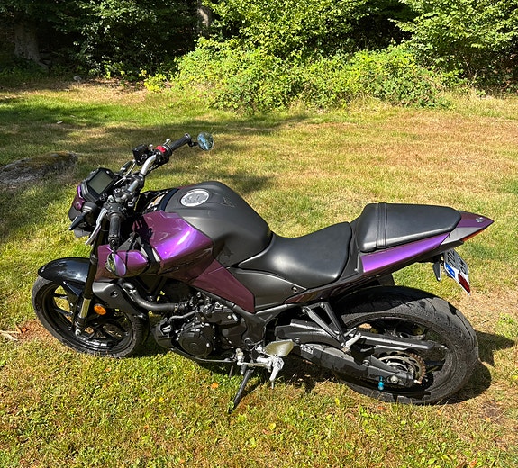 Yamaha MT-03 2 of 5