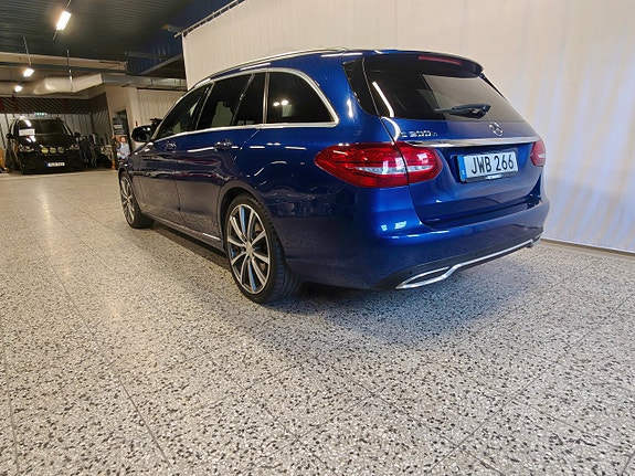 Mercedes-Benz C30 3 of 19