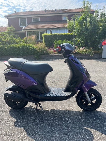 Piaggio Zip 2 of 9
