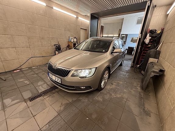 Skoda Superb 2 of 12