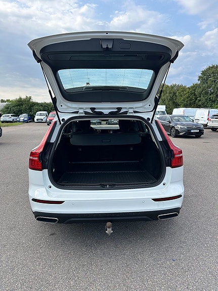 Volvo V60 Cross Country 6 of 10