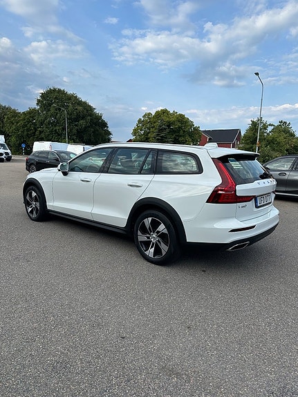Volvo V60 Cross Country 7 of 10
