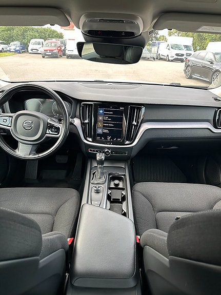 Volvo V60 Cross Country 8 of 10