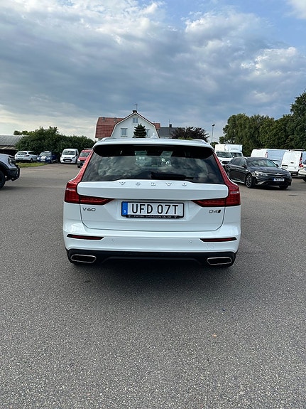 Volvo V60 Cross Country 5 of 10
