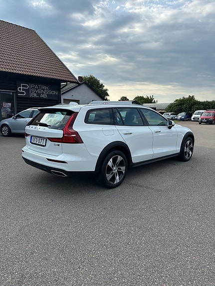 Volvo V60 Cross Country 4 of 10