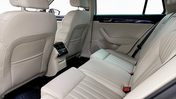 Skoda Superb 11 of 12