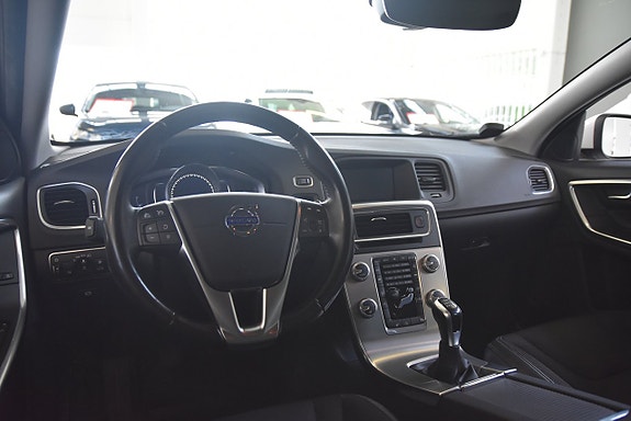Volvo V60 7 of 13