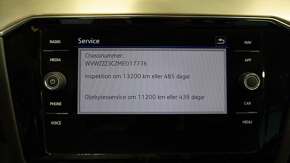 Volkswagen Passat 14 of 23