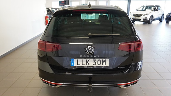 Volkswagen Passat 4 of 23
