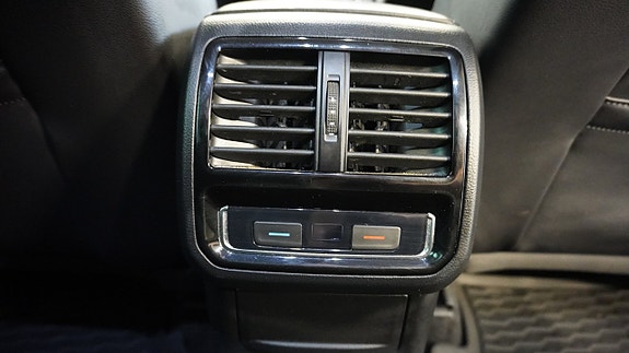 Volkswagen Passat 21 of 23