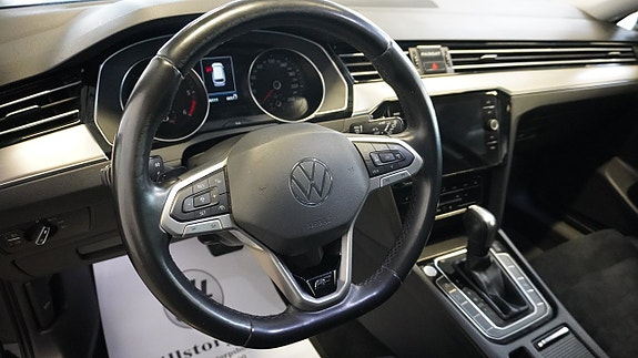 Volkswagen Passat 13 of 23