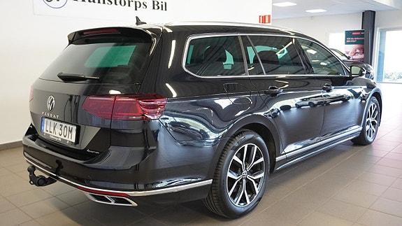 Volkswagen Passat 3 of 23