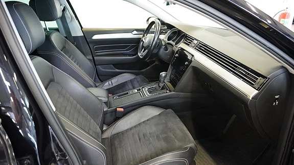 Volkswagen Passat 10 of 23