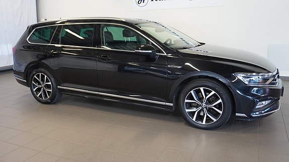 Volkswagen Passat 2 of 23