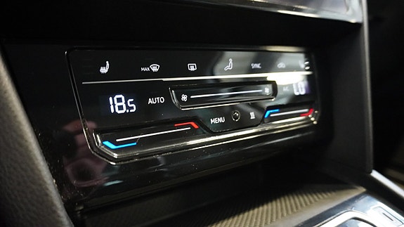 Volkswagen Passat 18 of 23