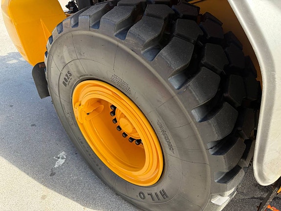 650/65R25 Med fälg till L70-L90 2 of 2