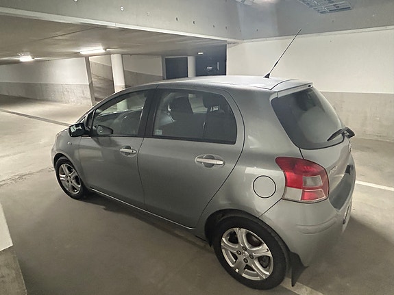Toyota Yaris 4 of 10