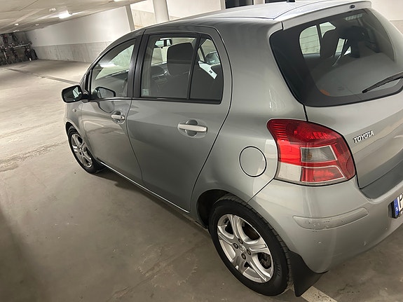 Toyota Yaris 7 of 10