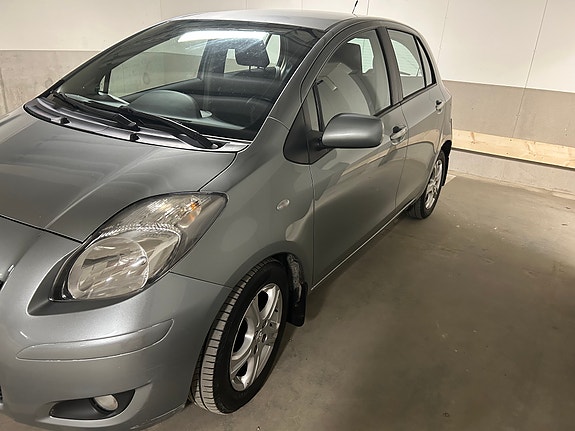Toyota Yaris 3 of 10