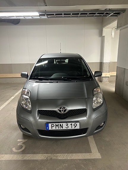 Toyota Yaris 5 of 10
