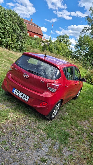 Hyundai i10 2 of 8