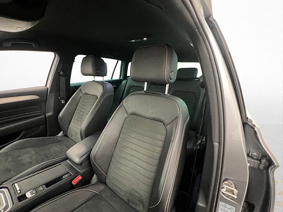 Volkswagen Passat 9 of 29