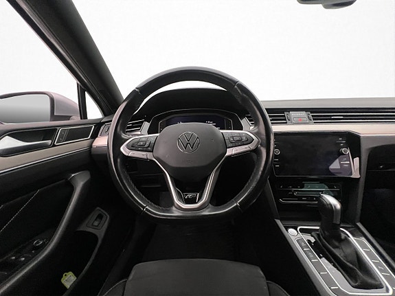 Volkswagen Passat 10 of 29