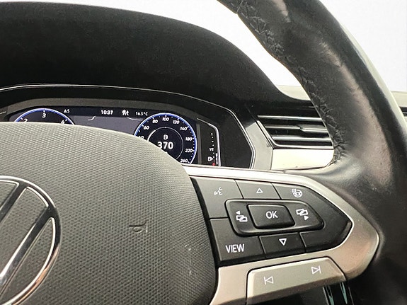 Volkswagen Passat 16 of 29