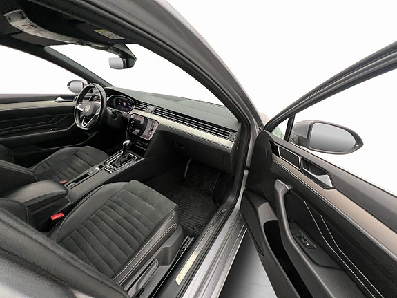 Volkswagen Passat 11 of 29