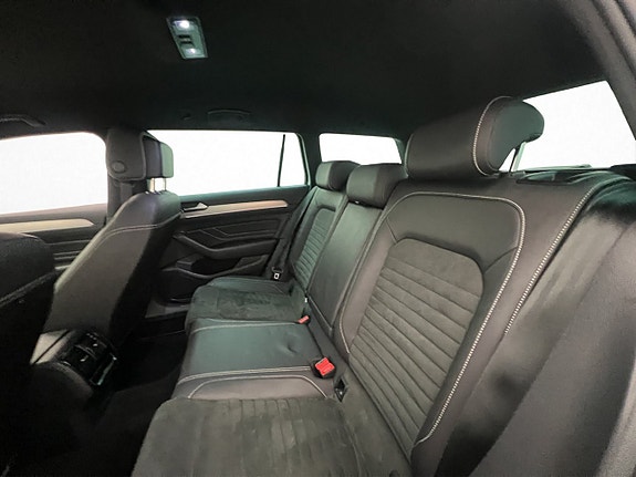 Volkswagen Passat 12 of 29