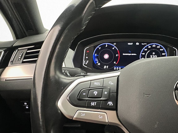 Volkswagen Passat 15 of 29