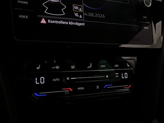 Volkswagen Passat 25 of 29
