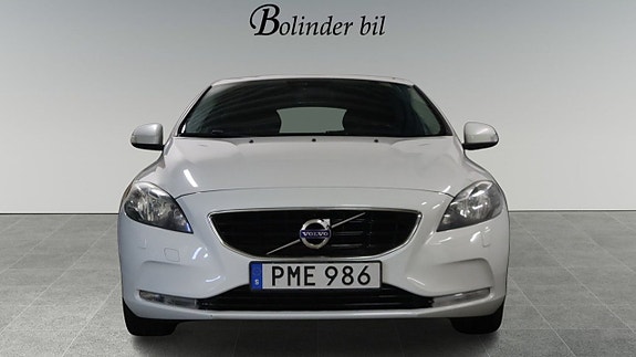 Volvo V40 2 of 18