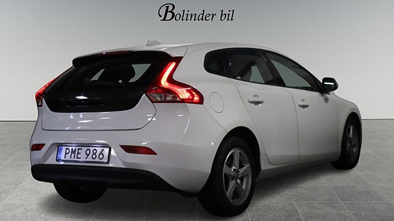 Volvo V40 6 of 18