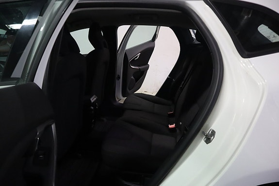 Volvo V40 9 of 18