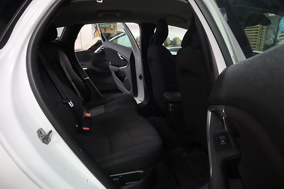 Volvo V40 14 of 18