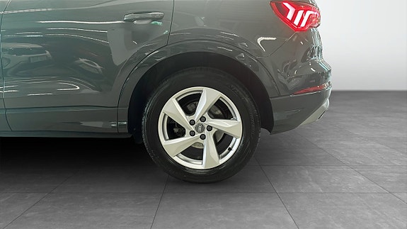 Audi Q3 6 of 12