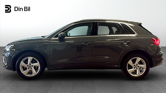 Audi Q3 2 of 12